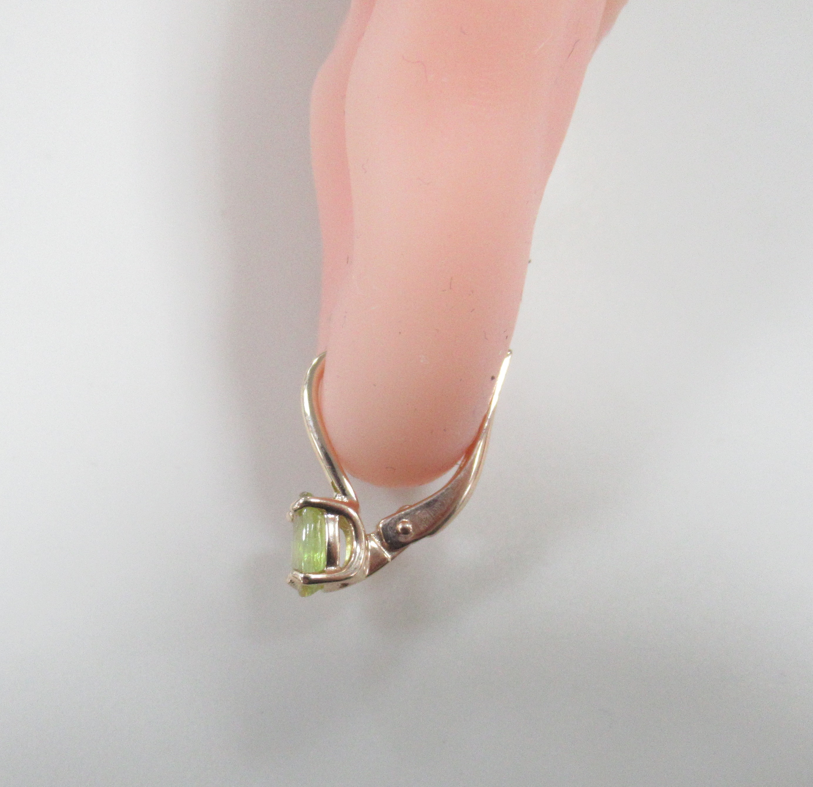 Серьги из золота со сфеном